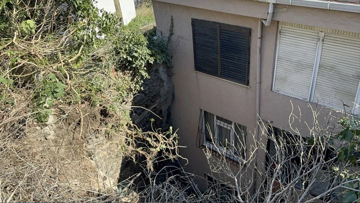 Beşiktaş'ta toprak kayması: 3 dairede hasar oluştu