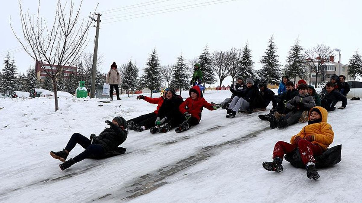 Eğitime kar engeli: Birçok ilde okullar tatil