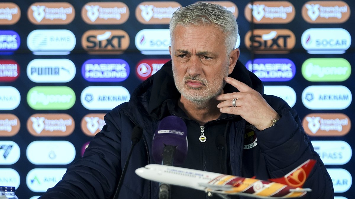Jose Mourinho'dan Okan Buruk'a 'Maymun' benzetmesi! "Maymun gibi zıplıyordu..."