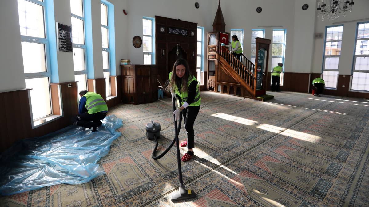 Büyükşehir camilerde temizlik çalışması başlattı