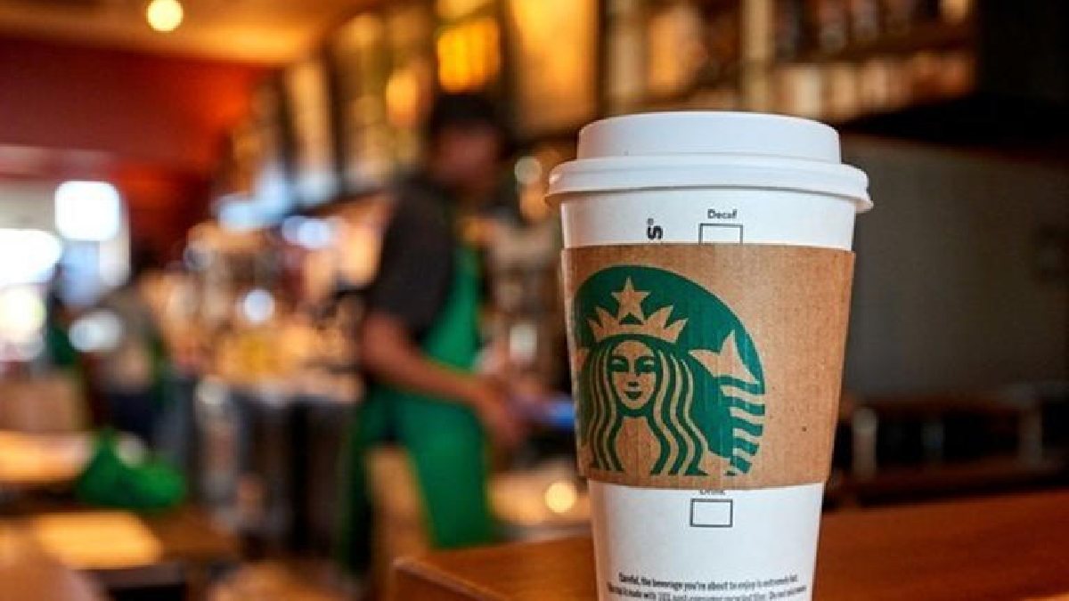 Dünyada kahvenin ilk adresi! Starbucks’tan şok karar: 1000’den fazla çalışanını işten çıkarıyor