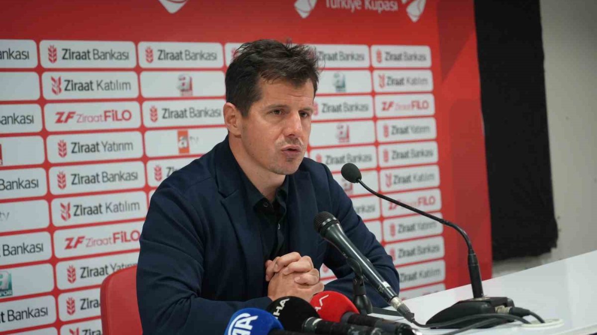 Antalyaspor Teknik Direktörü Emre Belözoğlu: Hedefimiz ligde son dört takımdan uzaklaşmak