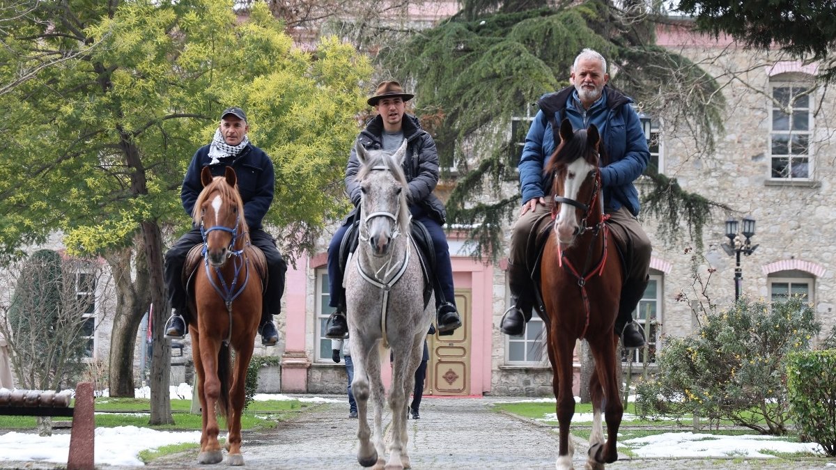 At sırtında hac yolcuları İstanbul'a ulaştı: Ramazan ayını Türkiye'de geçirecekler