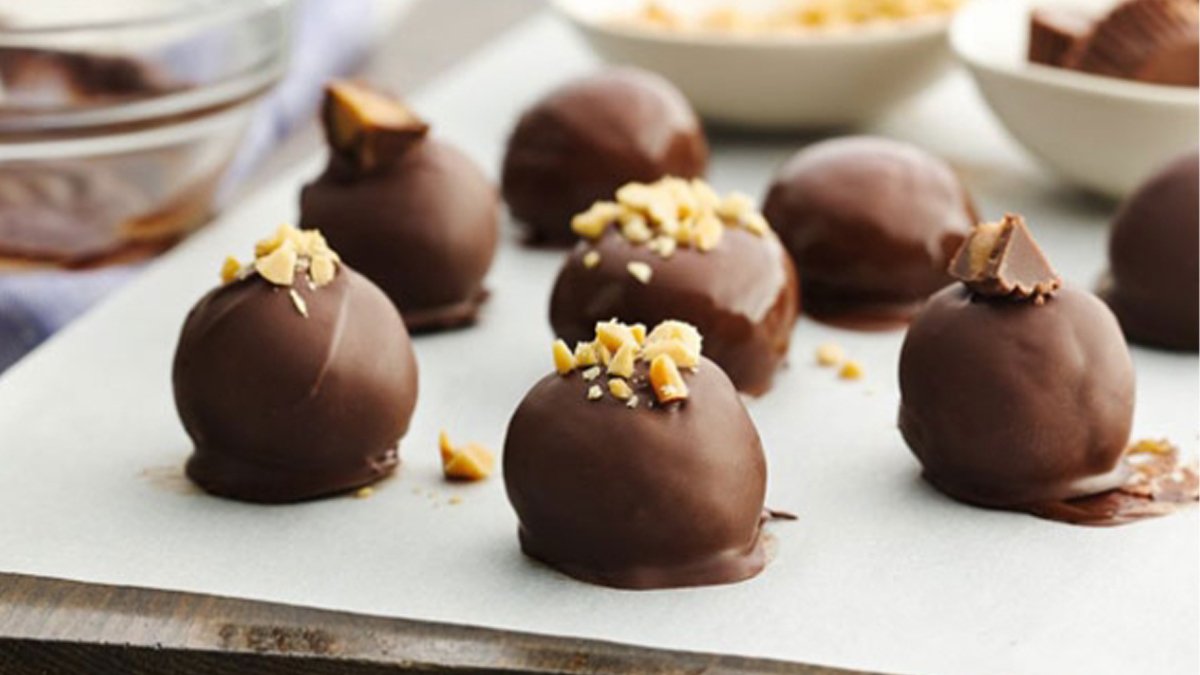 Evde kalan elmalarınızı böyle değerlendirin! Elmalı top tarifi... Çayın ve kahvenin yanına süper gidiyor!