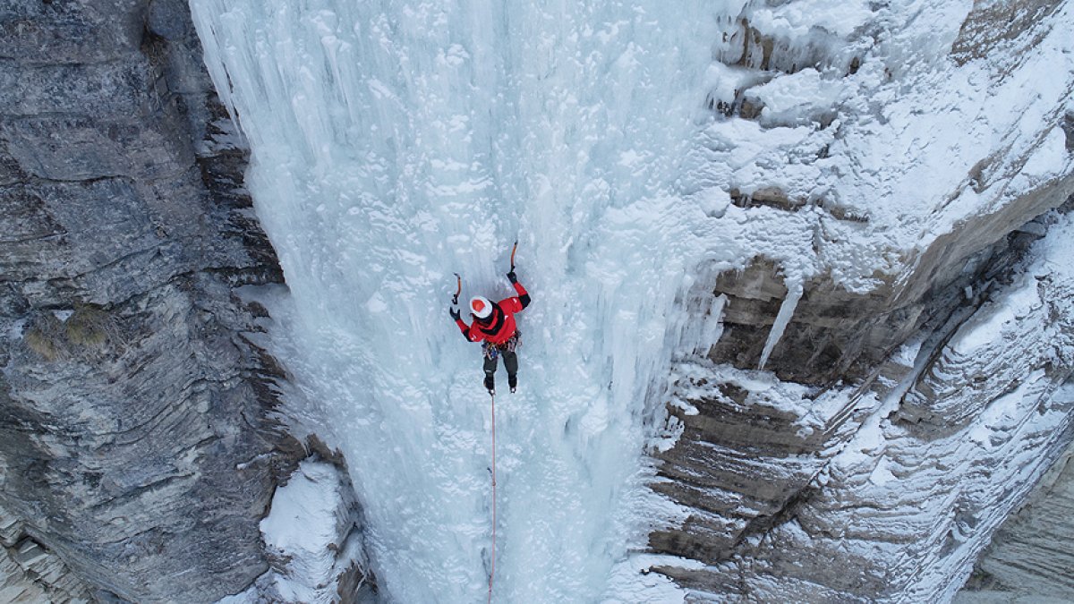 Burası Alpler değil Erzurum! Tamamen donan şelaleye tırmandılar: 100 metrelik dev şelale bu sene ilk kez dondu