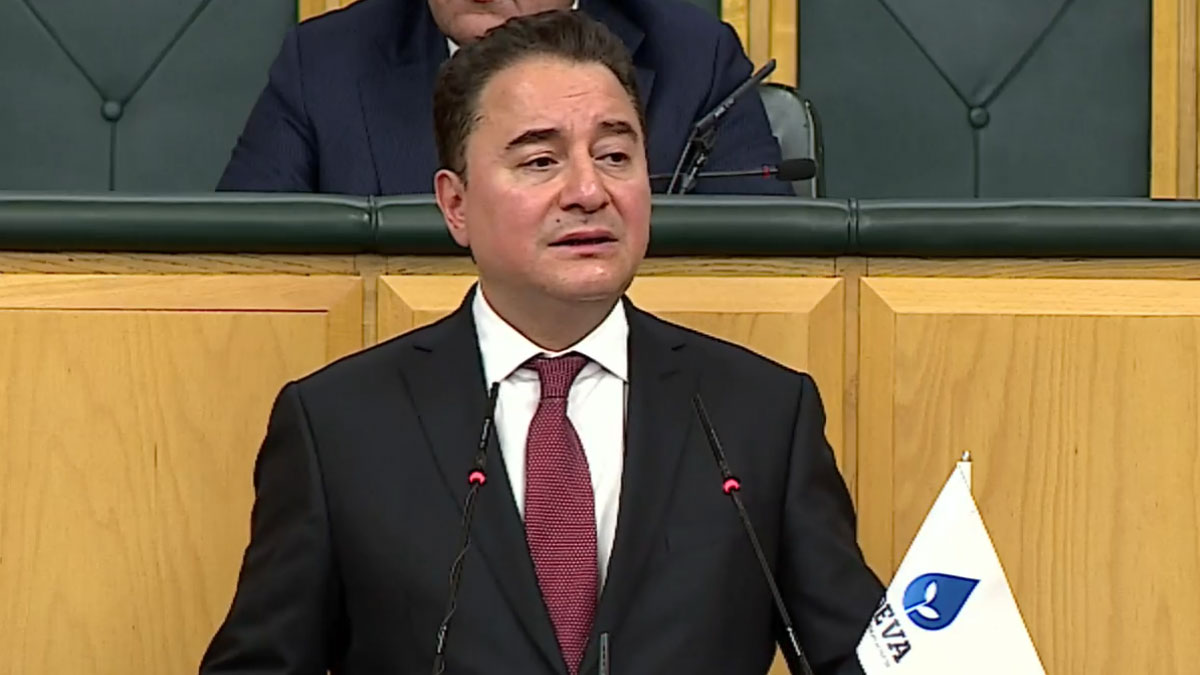 Babacan: AK Parti, menfaat şebekeleri tarafından sarılmış durumda