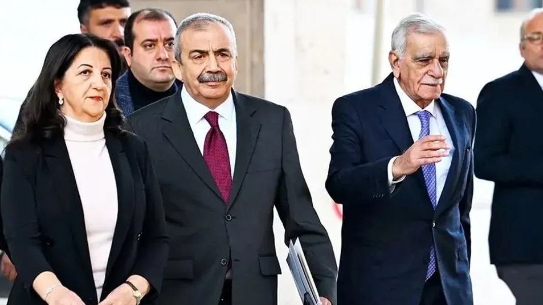 Bakanlıktan üçüncü ziyarete onay... DEM Heyeti İmralı'ya Öcalan'ın mesajını almaya gidiyor