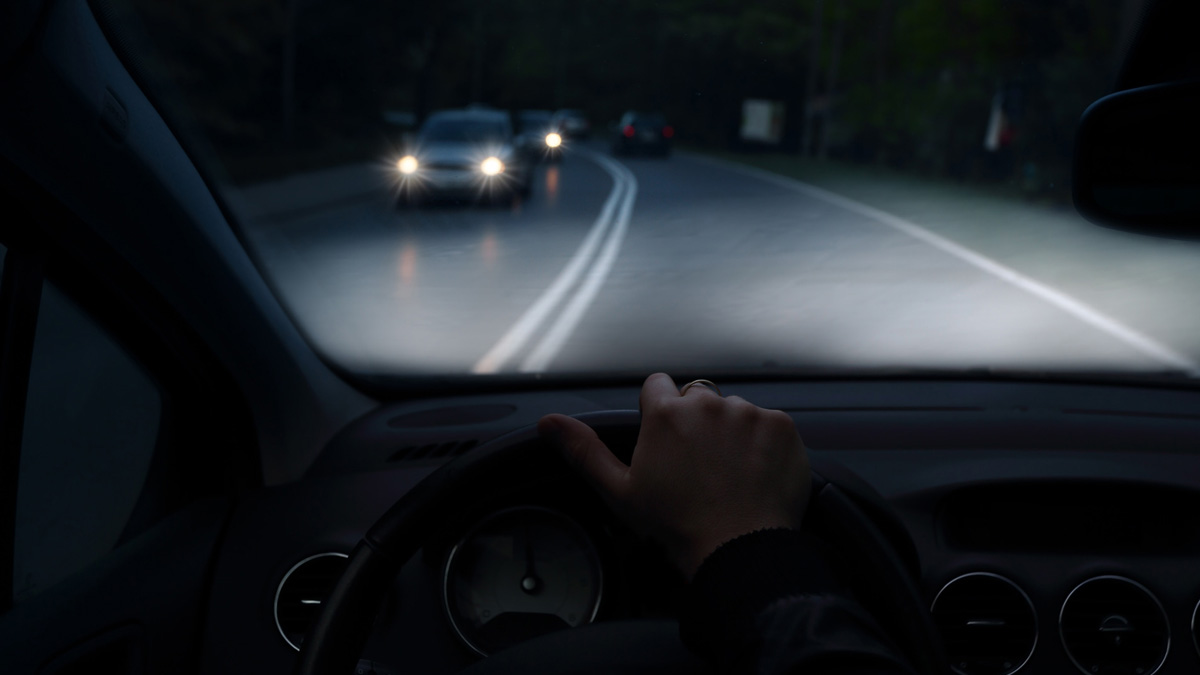 Gece yolculuklarında merak ettiniz mi? Otobanların bazı kısımları neden karanlık? Cevabı duyunca çok şaşıracaksınız