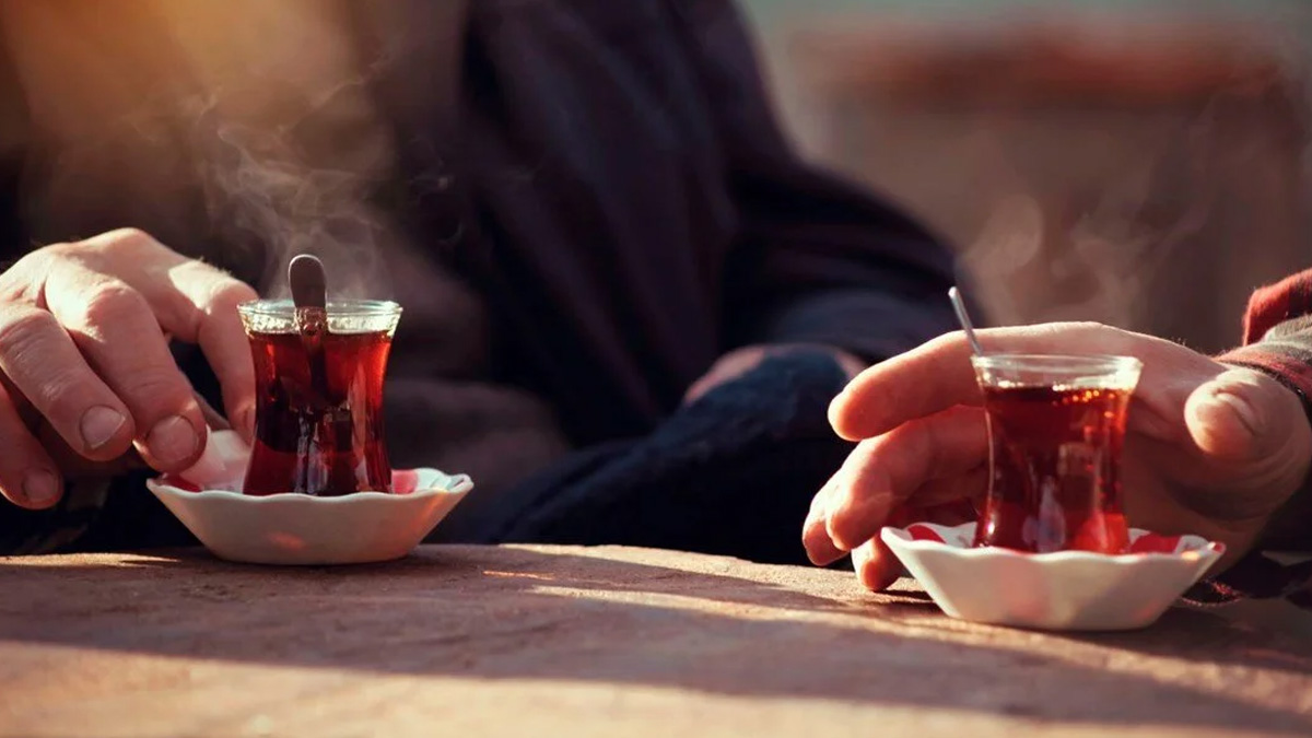 Çayı sevmek için bir neden daha! Faydasını duyan demlemeye gidiyor... Toksik maddeleri temizliyor!