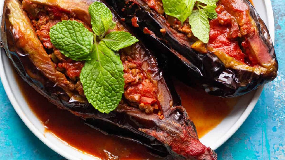 Usta aşçıdan gizli tarif! Karnıyarığı bir de böyle deneyin: Sırrı sosunda gizli!