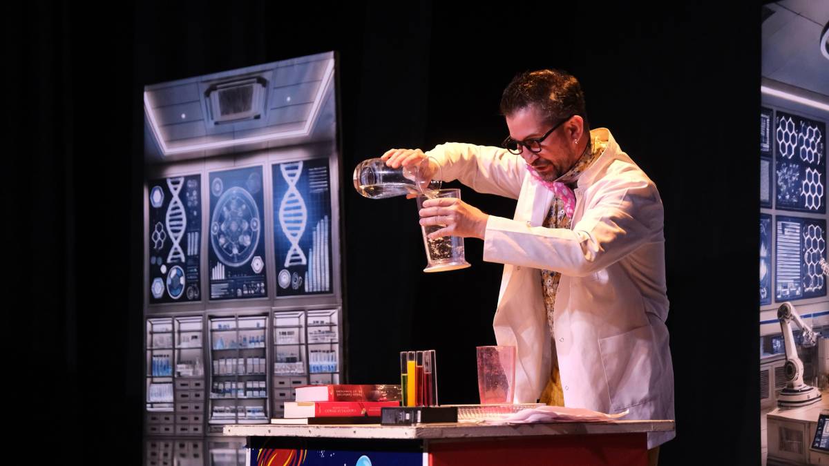 Çocuk oyunu “Sakar Mucit” sahne aldı