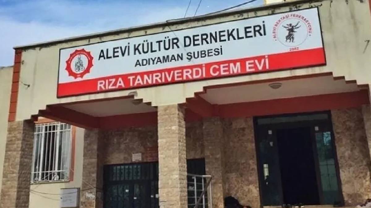 Cemevine biber gazlı saldırı