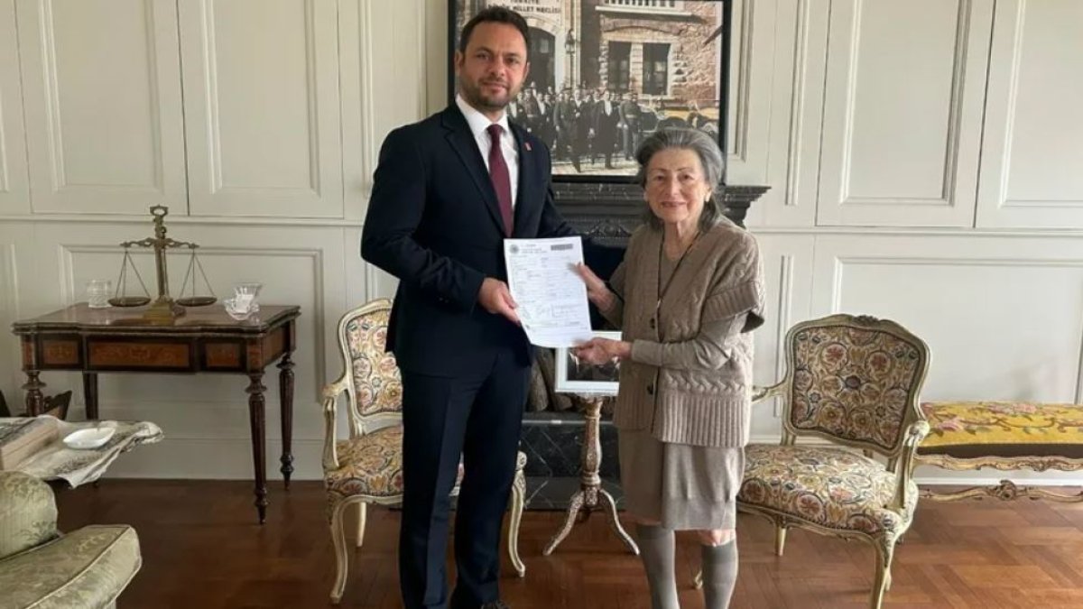 Sevinç İnönü CHP'ye üye oldu