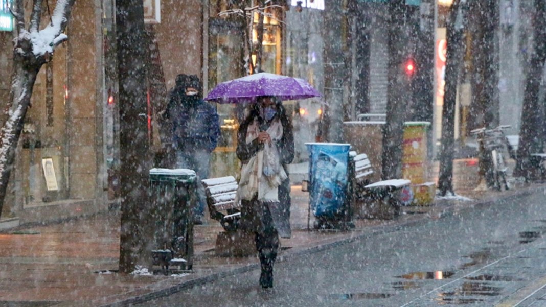 Meteoroloji'den il il kar ve sağanak uyarısı: İstanbul için saat verildi