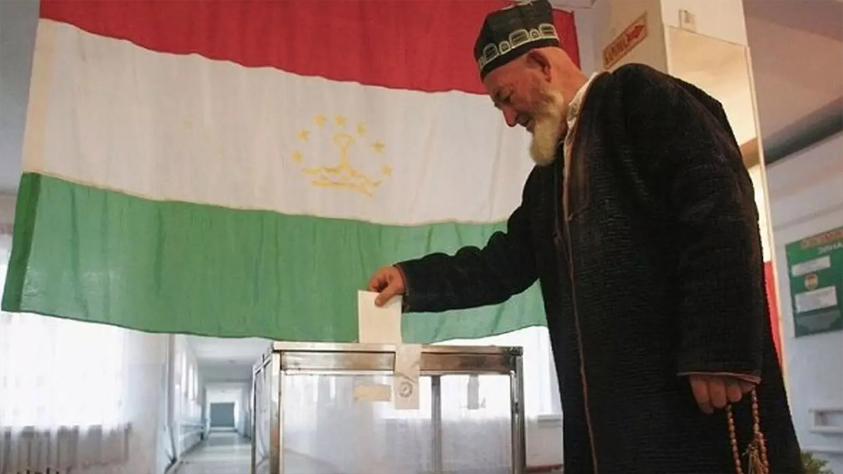 Tacikistan'da halk, genel seçim için sandık başında