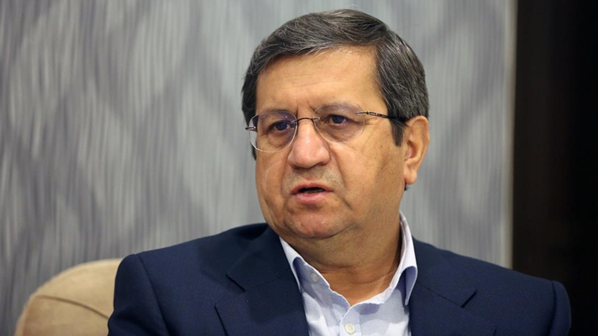 İran'da Meclis, Ekonomi Bakanı Himmeti'yi görevden azletti