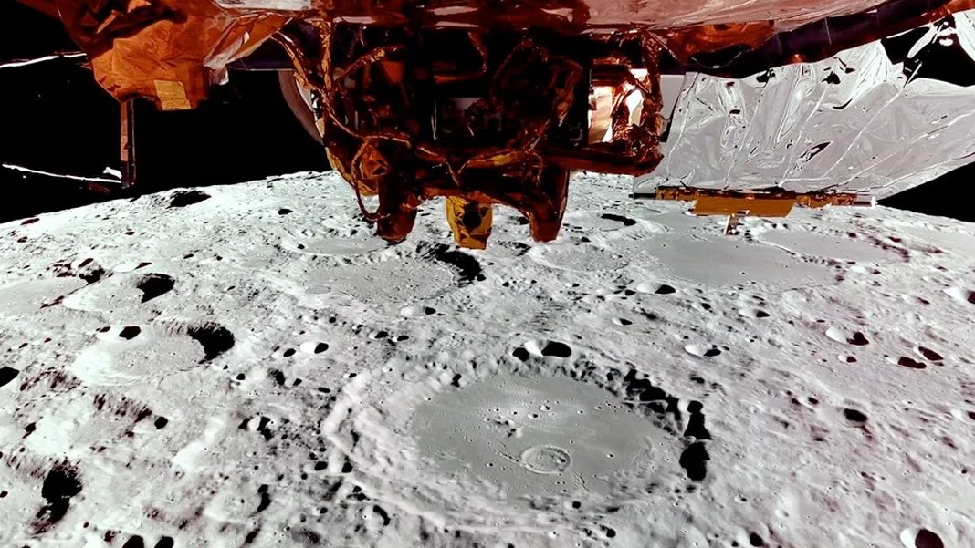 "Blue Ghost" başarıyla Ay'a indi