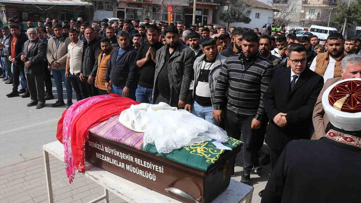 Cansız bedeni derede bulunmuştu... Minik Nazlı’yı son yolculuğuna tüm mahalleli birlikte uğurladı