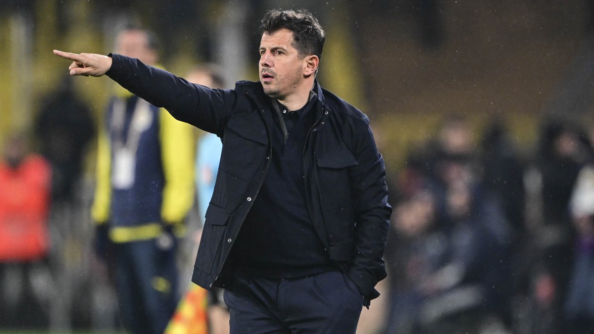 Antalyaspor Teknik Direktörü Emre Belözoğlu: Fenerbahçe'ye karşı kolay teslim olduk