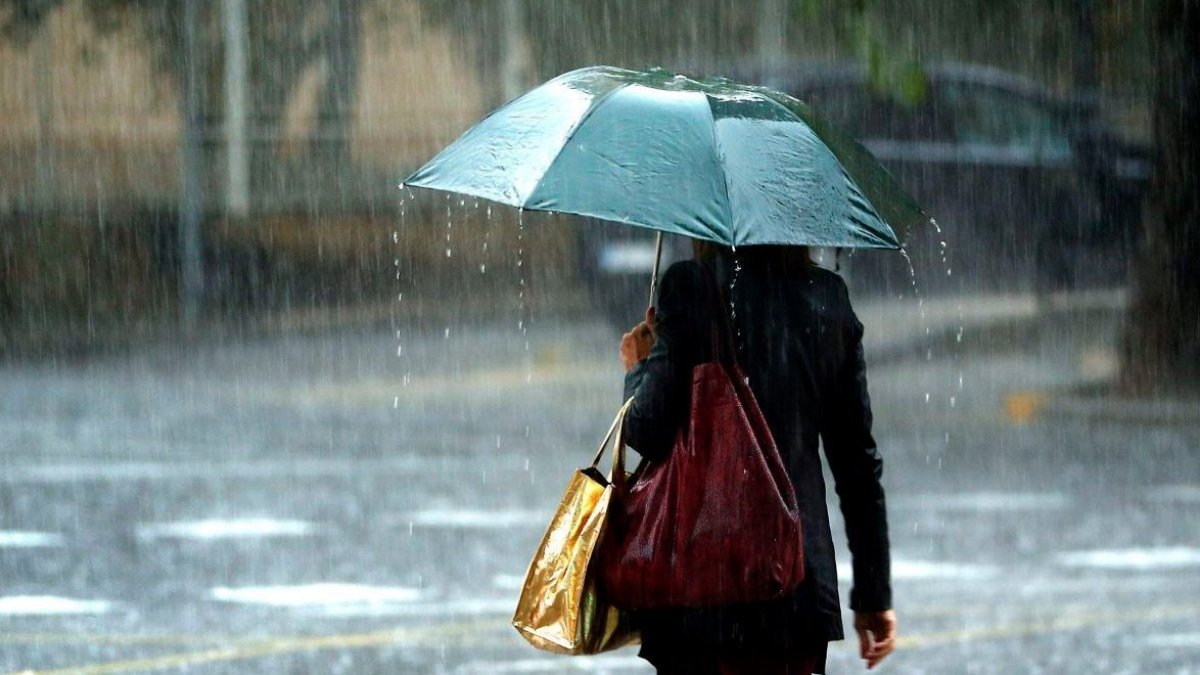 Soğuk ve yağışlı hava etkisini artırıyor: Sıcaklıklar 5 derece birden düşecek