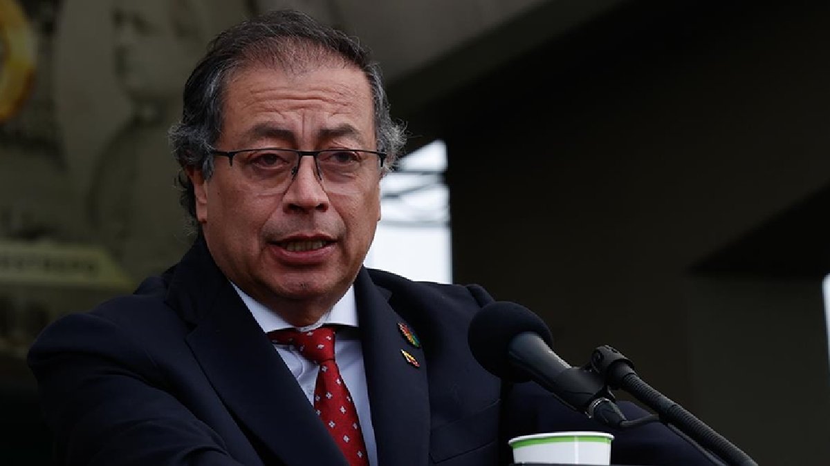 Kolombiya lideri Petro’dan Zelenskiy'e: Batı’nın silahlarıyla başlattığın savaşta ihanete uğradın