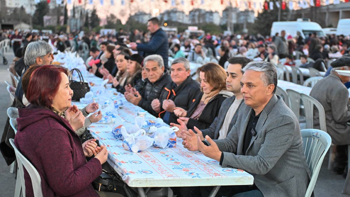 Muratpaşa’da Ramazan bereketi: İlk iftar sofrasında binler buluştu
