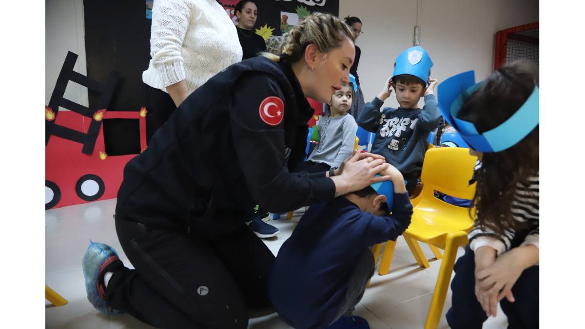 Kartal Belediyesinden kreş öğrencilerine Sivil Savunma Günü’nde 'Afet Eğitimi'