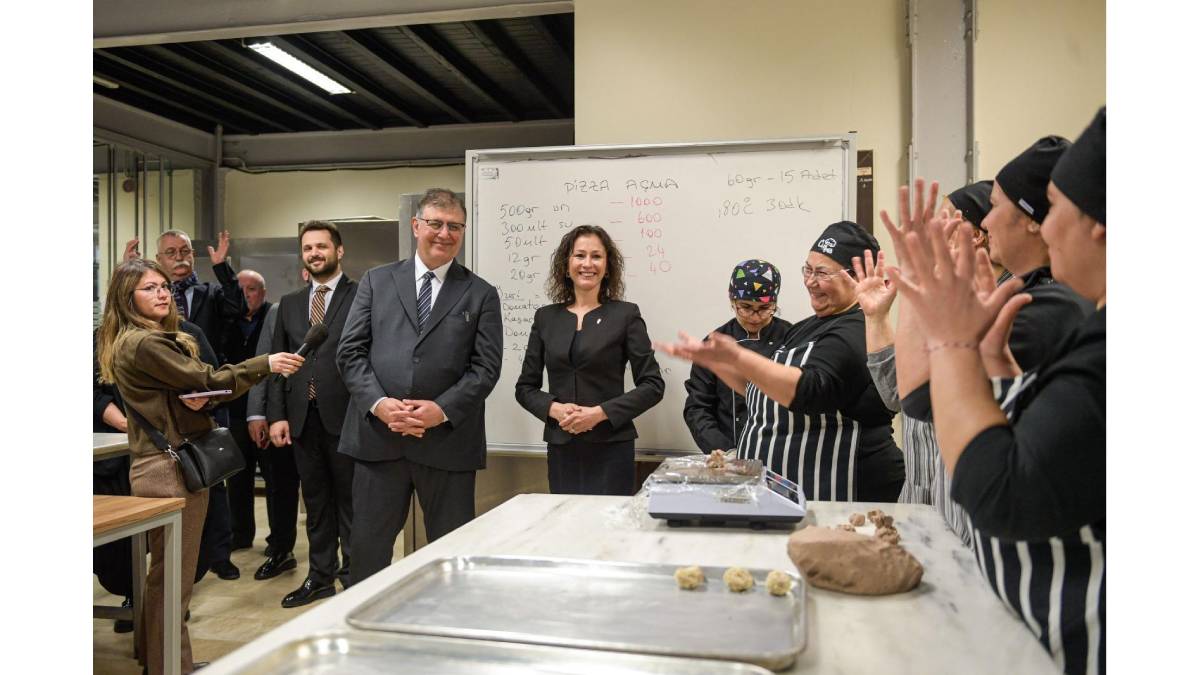 Türkiye'de bir ilk: İşaret dili tercümanları, işitme engelli vatandaşların yanında olacak!