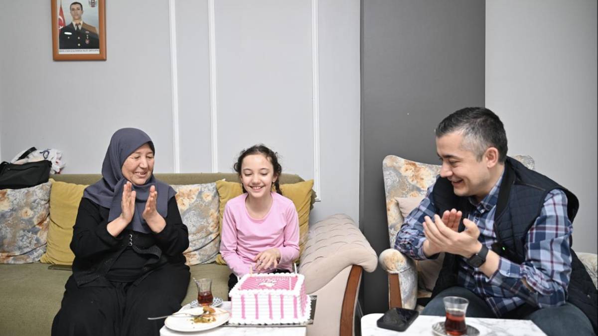 Başkan Vekili Aksoy ilk iftarını şehit ailesinin evinde yaptı