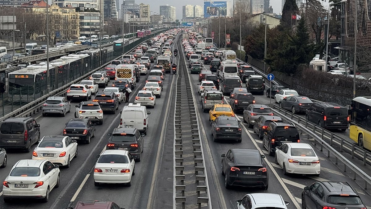 İstanbul'da trafik yoğunluğu yüzde 80'e çıktı