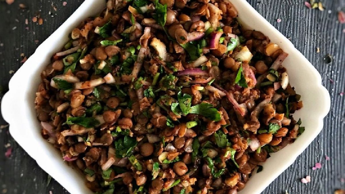 İftarda davet sofrasına yakışır salata! Hem sağlıklı, hem lezzetli hem de doyurucu: İşte kerevizli mercimek salatası tarifi