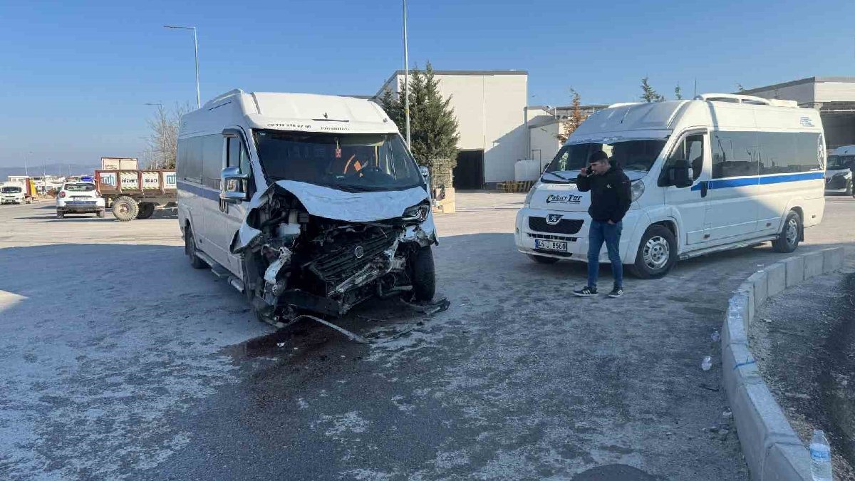 İşçi servisi kaza yaptı: 19 yaralı