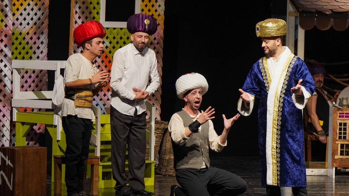 Taşlamalar oyunu Gaziemir’de kahkaha tufanı estirdi