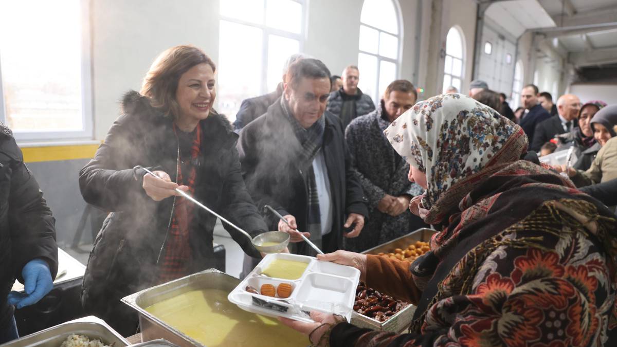 Büyükşehir iftar davetleri Mahmudiye’de başladı