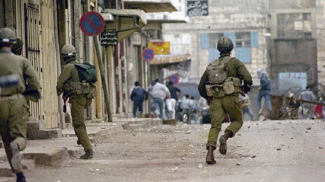 İsrail ordusu, Batı Şeria'da Filistinlilerin iş yerlerini yıktı