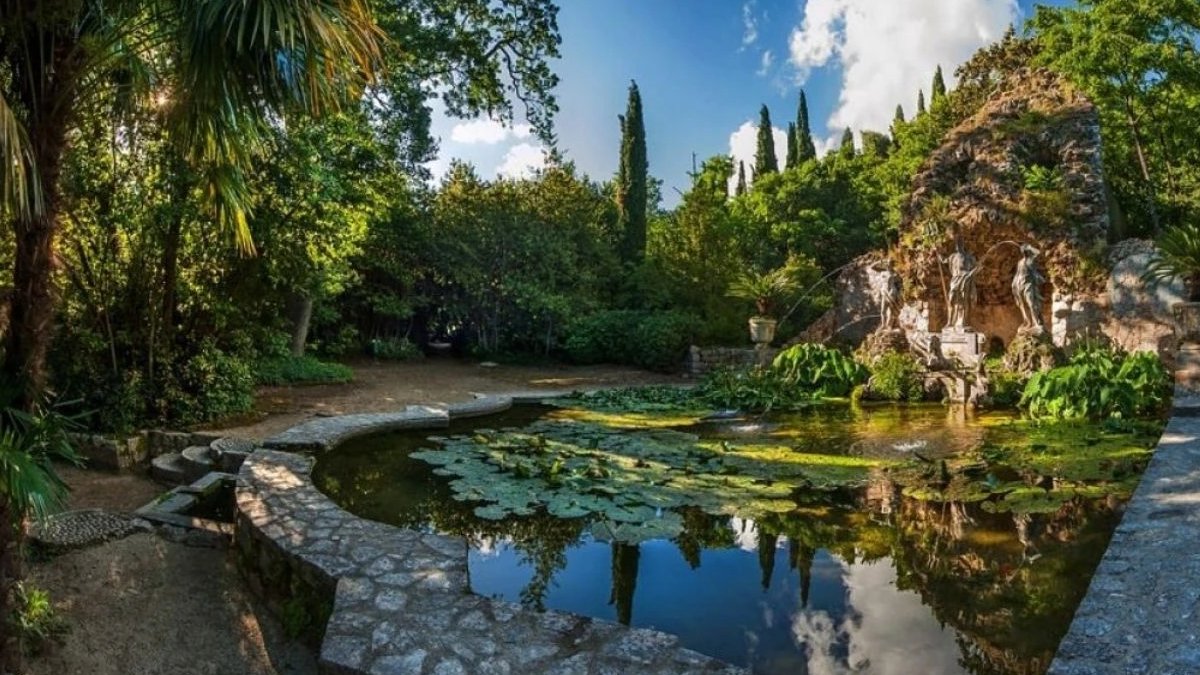 Dünya biliyor İzmir ayakta uyuyor! 24 saat boyunca açık kalıyor, kimseden ücret istenmiyor! 3 binden fazla çeşit bulunduruyor
