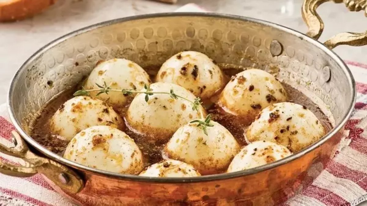 Sahur sofralarına pratik ve tok tutan lezzet: Yumurta kapama tarifi