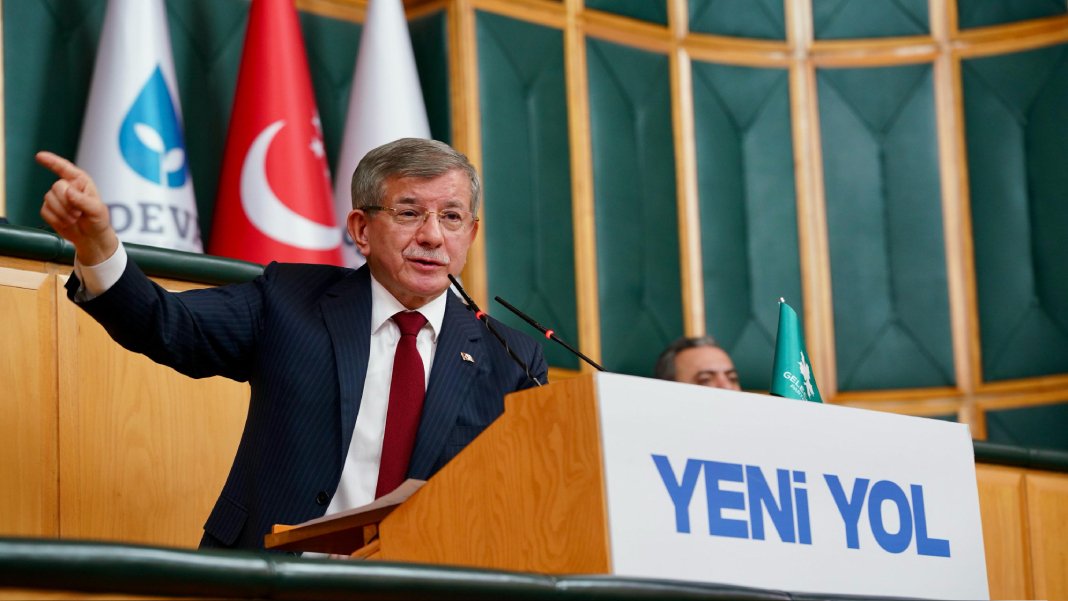 Davutoğlu: Subayevleri'ndeki Erdoğan Beştepe'deki Erdoğan'dan hesap sorsun