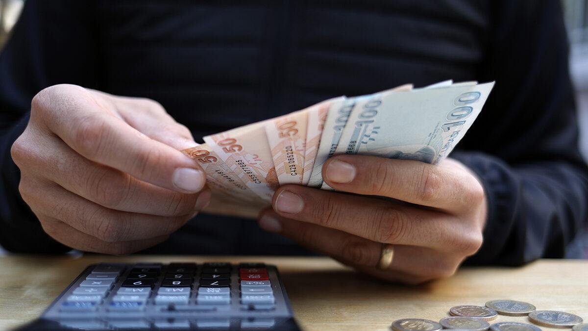 DİSK-AR: Enflasyon, işçi, memur ve emeklilerin maaşlarını eritti