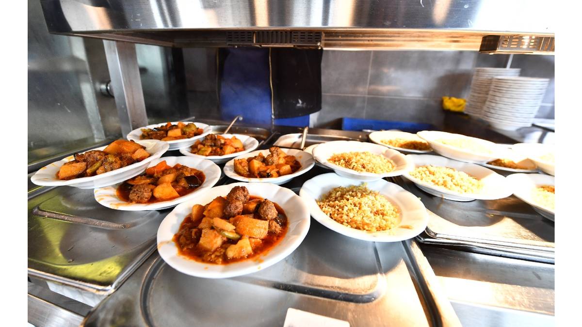 İzmir’de “Askıda Yemek” dayanışması sürüyor