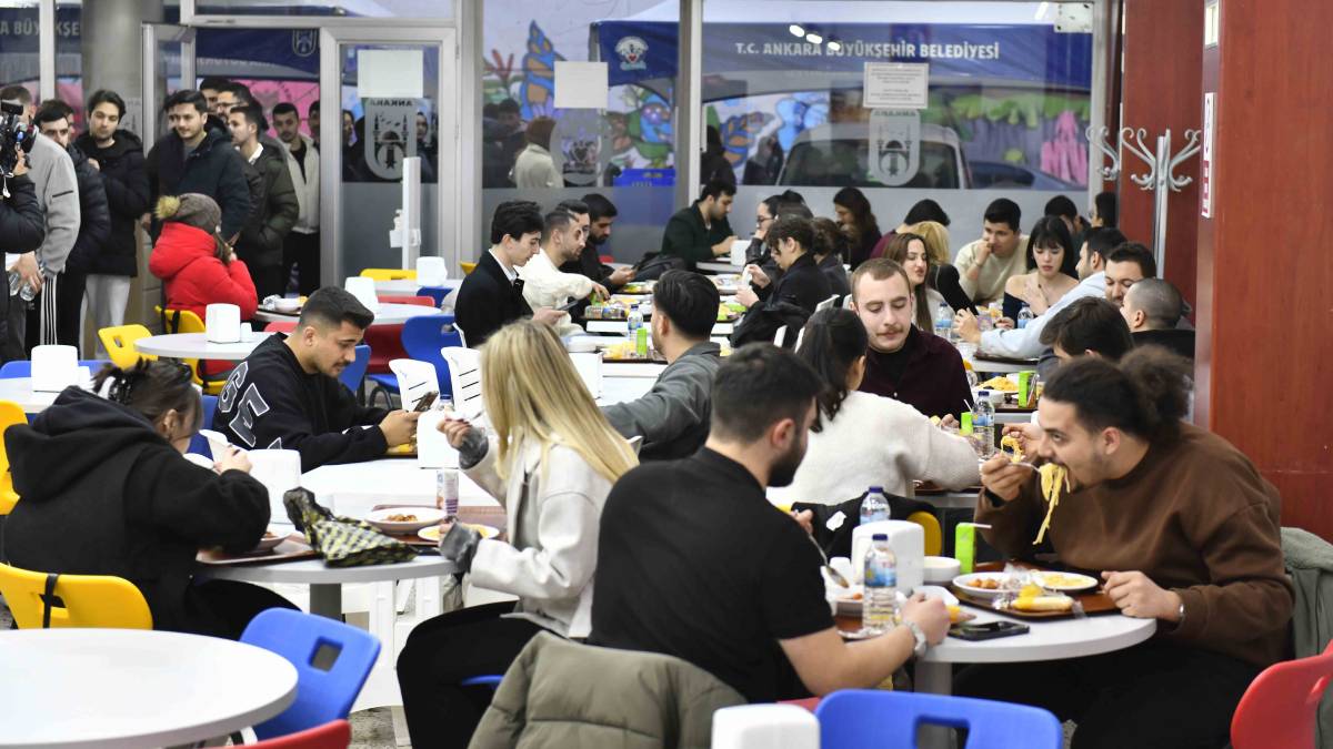 ABB’nin gençlik sofraları öğrencileri iftarda buluşturuyor