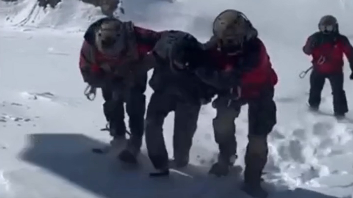 15 gün karda mahsur kalan vatandaş donmak üzere bulundu