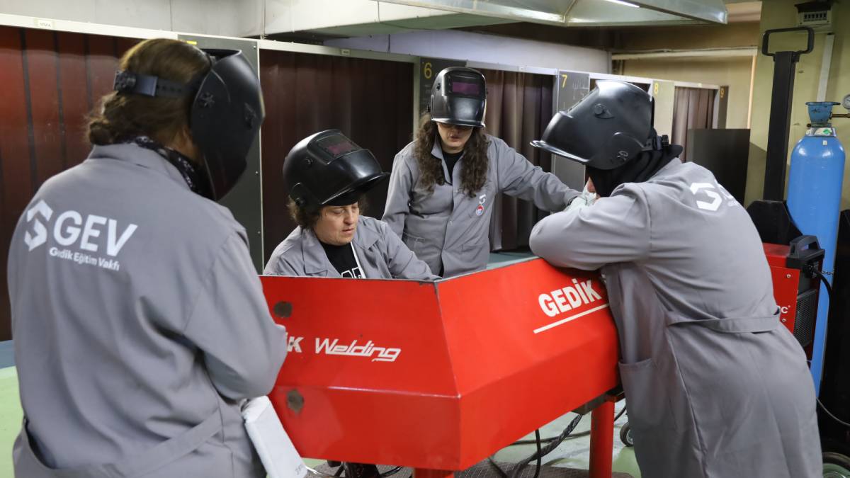 Kadıköy Belediyesi’nin “Kadın Kaynakçılar Yetişiyor” projesi