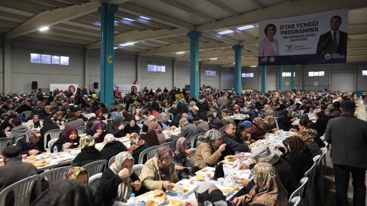 Büyükşehir iftar sofraları kurmaya devam ediyor