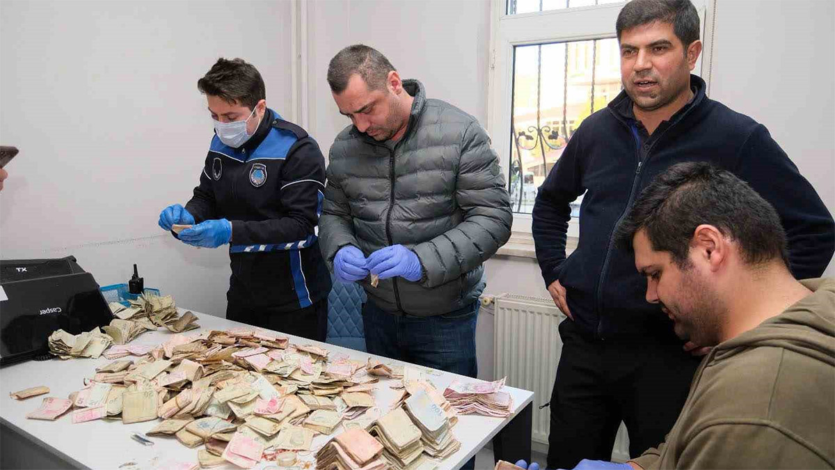 Zabıta ekipleri say say bitiremedi! Dilencinin üzerinden 165 bin TL para çıktı