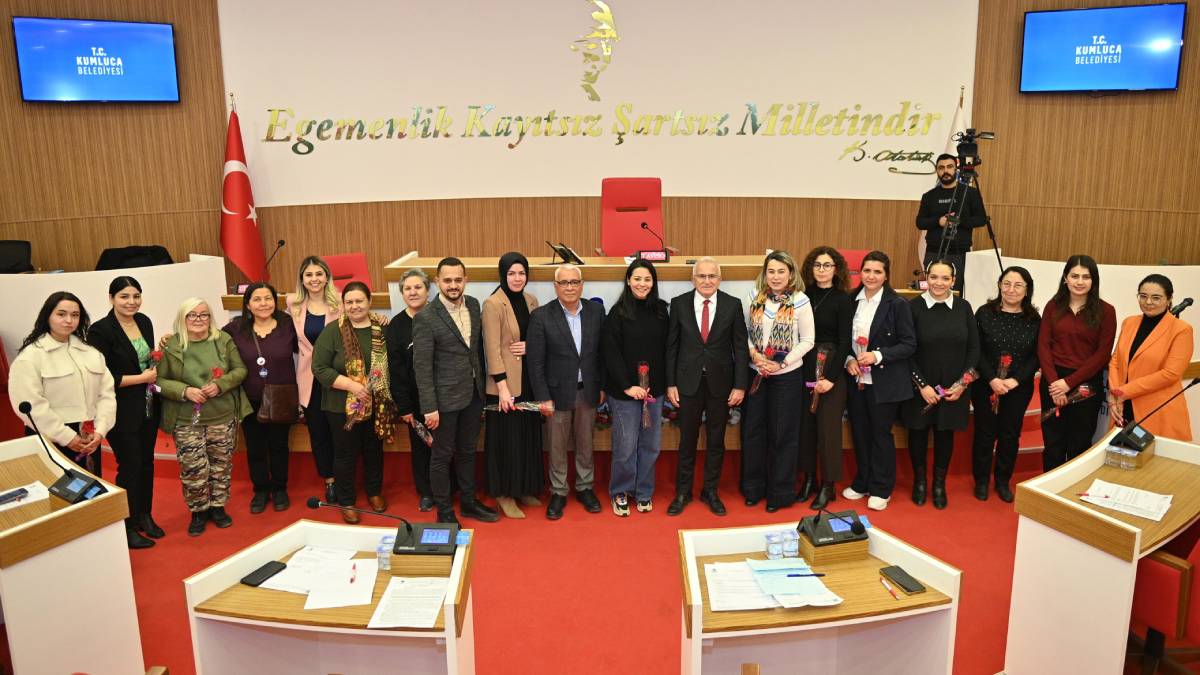 Kumluca Belediye Başkanı Mesut Avcıoğlu'ndan 8 Mart jesti