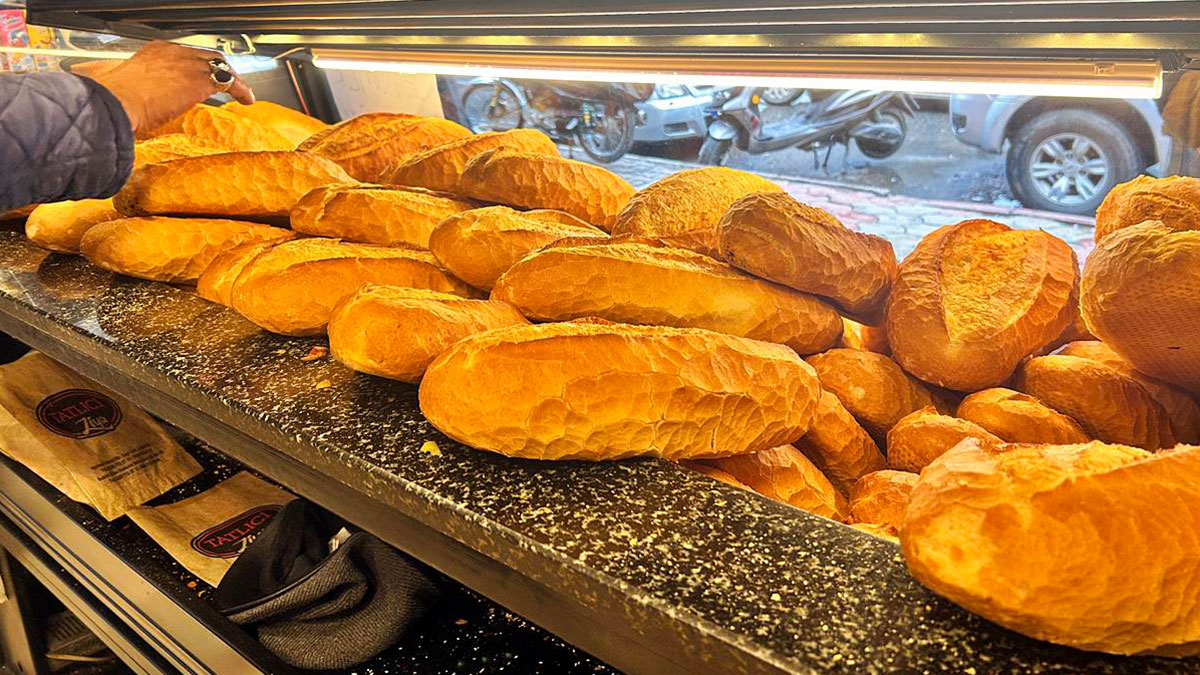 Her yerde 12,5 TL olan ekmek orada 7,5 TL'den satılıyor! Üstelik gramajı aynı, vatandaşlar akın ediyor