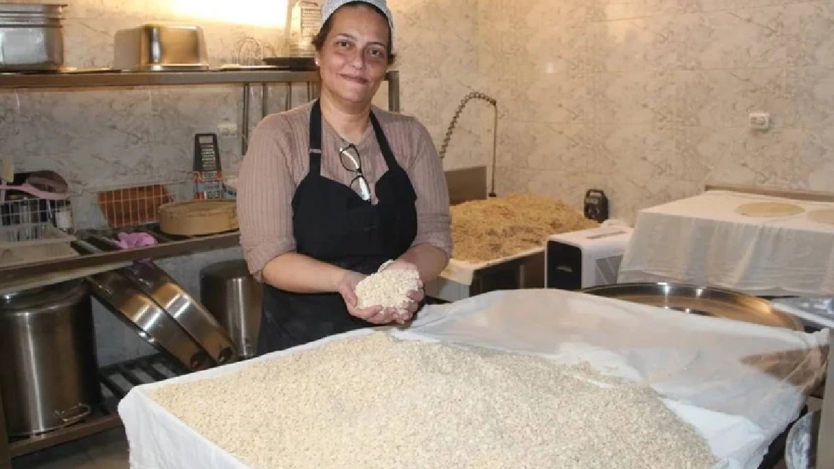 Kadın gücüyle yapılıyor 10 günde 1 ton çıkıyor! Ev ekonomisine katkı: Kimse yaşa bakmıyor, büyük küçük herkes yapıyor