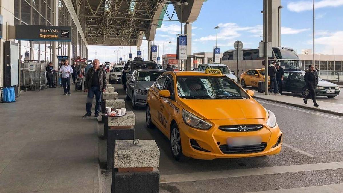 İstanbul'da taksimetre ücretleri uçak biletleriyle yarışıyor: Beylikdüzü'ne gitmek Danimarka'ya gitmekten pahalı