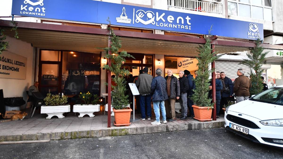 İzmir’de ramazan dayanışması büyüyor! Kent Lokantaları’nda iftar yemekleri ücretsiz dağıtılıyor